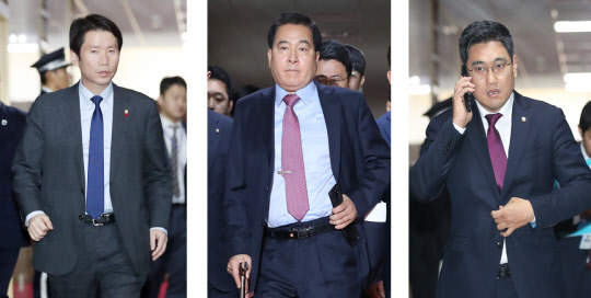 여야 3당 교섭단체 원내대표들이 10일 국회 문희상 국회의장실에서 협상을 중단한 뒤 밖으로 나오고 있다. 왼쪽부터 이인영 민주당 원내대표, 심재철 한국당 원내대표, 오신환 바른미래당 원내대표.   연합뉴스